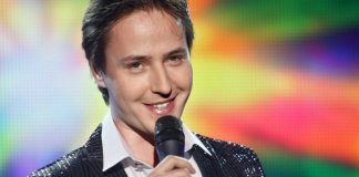 А вы помните Витаса? С потрясающим голосом? Думаете, куда пропал? А вот смотрите!